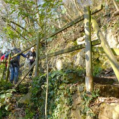 P1180756   Maurizio controlla in un passaggio un po  scivoloso.